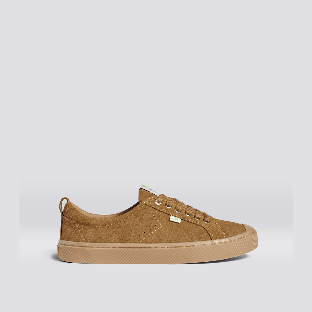 OCA LOW Cariuma Low Top Suede Hombre All Camel | GO7865142