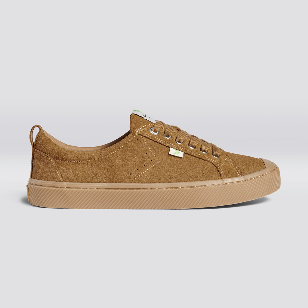 OCA LOW Cariuma Low Top Suede Hombre All Camel | GO7865142