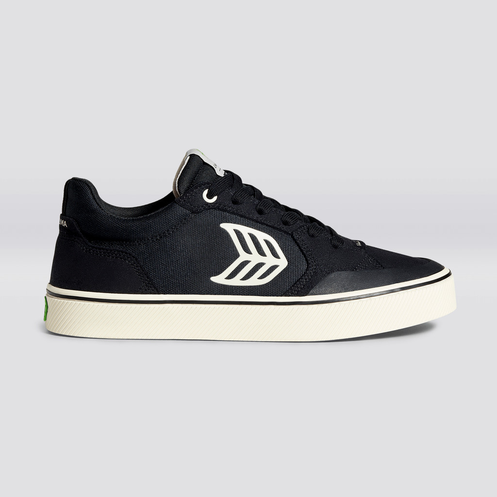 The Vallely Cariuma Low Top Suede Hombre Negras | UI5491637